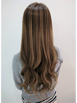 ラチャウ(La.Ciau) ローライト＆ハイライト＆グラデーションカラー＆カット