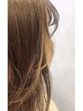 ヘアサロンM 新宿 顔周りデザインインナーカラー