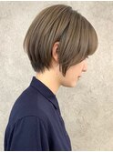 ショートボブイルミナカラーベージュカラーミルクティーベージュ
