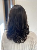 大人女子にも人気のグレージュカラー 