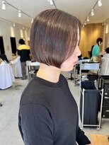 パールベージュ×ミニボブ