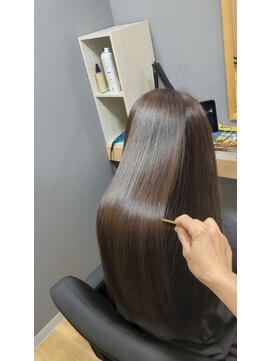 スリーク バイ ロイ 円町本店(sleek by roy) オレンジ味を抑えたツヤツヤアッシュブラウンカラー