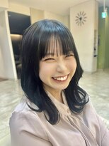 アームス リレーション(Arms Relation) ミディアムレイヤー 鎖骨 外ハネ モノトーン 韓国風