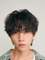 原宿センターパートウルフカットシャドウパーマゆるめ黒髪 20代