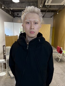 イロ(IRO) ホワイトブロンド×メンズショート