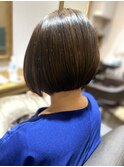 前下がりボブ　ストレート　30代、40代、50代