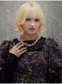 抜きっぱなしホワイトブロンドニュアンスショートボブ