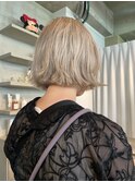 グレージュ ホワイトベージュ 切りっぱなしボブ ラインボブ
