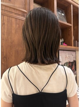 ビュートリアム265(BEAUTRIUM 265) ★白髪ぼかし細めハイライト/ヘーゼルブラウン/切りっぱなしロブ