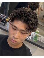 イーラ アメ村店(era)&nbsp;サーフバック　ツイストスパイラル眉カットメンズパーマ