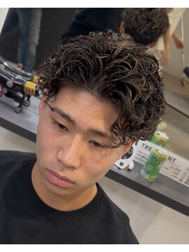 イーラ アメ村店(era) サーフバック　ツイストスパイラル眉カットメンズパーマ