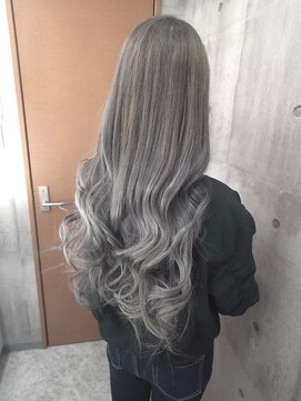 フォックス 四日市店(FOX) 艶髪ロング/巻き髪/レイヤーカット/シルバーグレー