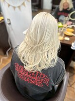 ヘアーデザインルアナ(Hair design Luana.) ブリーチカラーでつくるホワイトベージュカラー