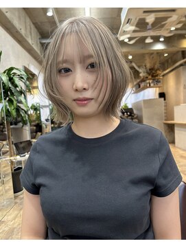 イット(it.) kana ミルクティーベージュ ホワイトブロンド ボブ
