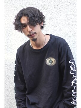 ブークル(boucle) ルードなセンターパートのカーリ―パーマ