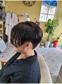 個性派前下がりデザインショート