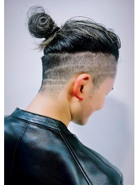 アクティフ(actif) マンバンヘア ツーブロックスキンフェードアート.