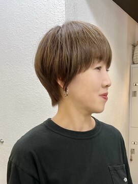 クオート(quoit) 白髪ぼかしハイライト大人マッシュショート
