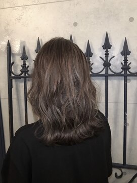 ブルー ド ロワ(BLEU de ROI) パールグレージュハイライト