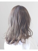 リリー ヘアー デザイン(LILY HAIR DESIGN)&nbsp;ワンメイクカラーでベージュグレージュ　ミディアムスタイル