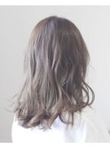 ワンメイクカラーでベージュグレージュ ミディアムスタイル
