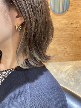 サンク(thank) チラ見せイヤリングカラー