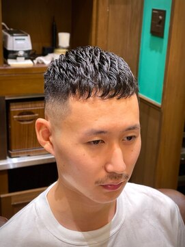 ヒロギンザバーバーショップ 丸の内店(HIRO GINZA BARBER SHOP) フェードカット×濡れパン×クロップ