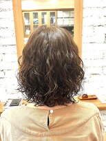 ヘアスタジオ クランプ(Hair studio CLAMP) ミディアムレイヤーとフワフワパーマ