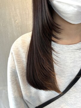 トテ(tote.) 顔周りザクザクレイヤーカット