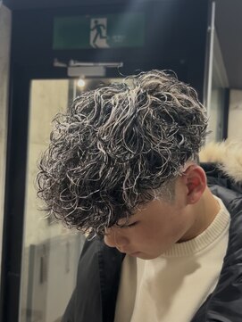 イーラ(era) スペインカール ツイストスパイラル眉カットメンズパーマ