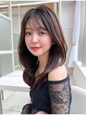 顔まわりレイヤーで横顔美人の人気ロングヘア