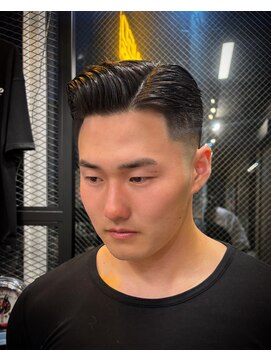 ビンゴ(BINGO) 2153黒髪ビジネスサイドパート刈り上げスキンフェードバーバー