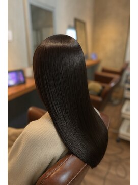 スローネ(THRONE) 縮毛矯正で艶髪／20代30代40代／新宿／髪質改善