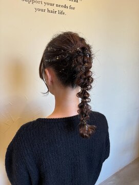 ブラック(BLUCK) 高めポニーの編みおろしヘアセット