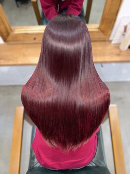 ストラト(STRAT)の写真/くせ毛や生え癖を見極めナチュラルなストレートへ◎豊富な髪質改善メニューであなたのお悩みを解決します◎