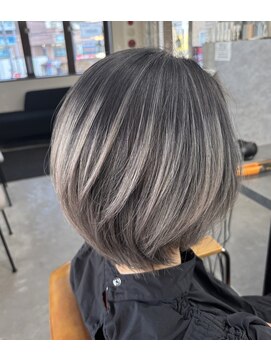 ニコ(nico...) ショートスタイルでもバレイヤージュ!