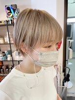 コワファーストナガサキシャンプーボーイ(COIFF1RST NAGASAKI SHAMPOO BOY)&nbsp;ホワイトベージュ×マッシュショート【コワファースト長崎】