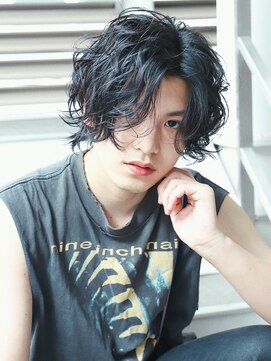 ライラ(Lyla) 邦ロック　メンズミディアム　前上がりレイヤーほつれスパイラル