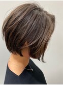 20代30代大人可愛いアッシュベージュくびれボブ耳掛け透明感