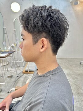 ロミー 本厚木(ROMMY.) 刈り上げツーブロックツイストパーマ無造作短髪メンズヘア