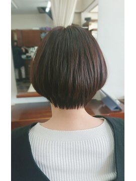 ヴィヴァーチェフィオーレ(Vivace fiore) 重めボブ