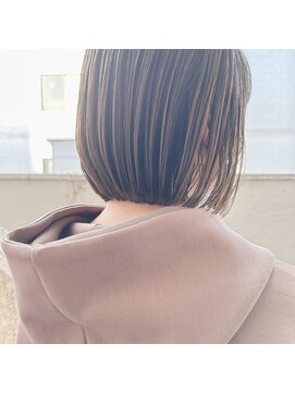 ルッソ チアロ(Lusso chiaro) 内巻きボブ/重めボブ/くすみベージュ/カーキベージュ