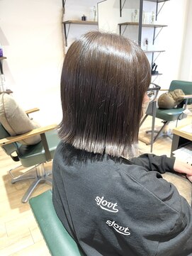 サラ(sarah) 切りっぱなしボブ