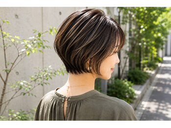 エアフローアンビシャン(AIRFLOW AMBITION)の写真/【白髪を活かす】大人の白髪染めは染めて隠すのではなく、ハイライトでぼかす◎ずっと綺麗でいたい方必見!