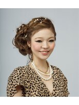 ヘアメイクアンドセットサロン リッコ(Hair make&set salon Ricco)&nbsp;梅田セットサロンRiccoみつ編みパールサイドシニオン