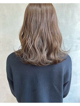 キチ(kichi.) [kichi.] ミディアム×くすみベージュ