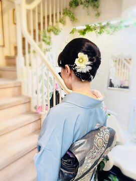 美容室 ティンカーベル 夜会巻き