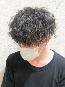 アッシュタカサキ(ash takasaki) スパイラルパーマツイストパーマアップバング短髪メッシュ