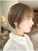 丸みショートマッシュコンパクト黒髪ベージュショート前髪あり