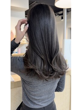 カラ フクオカ(Cara FUKUOKA) 【ダークグレージュ&レイヤーカット】《福岡暗髪カラー》